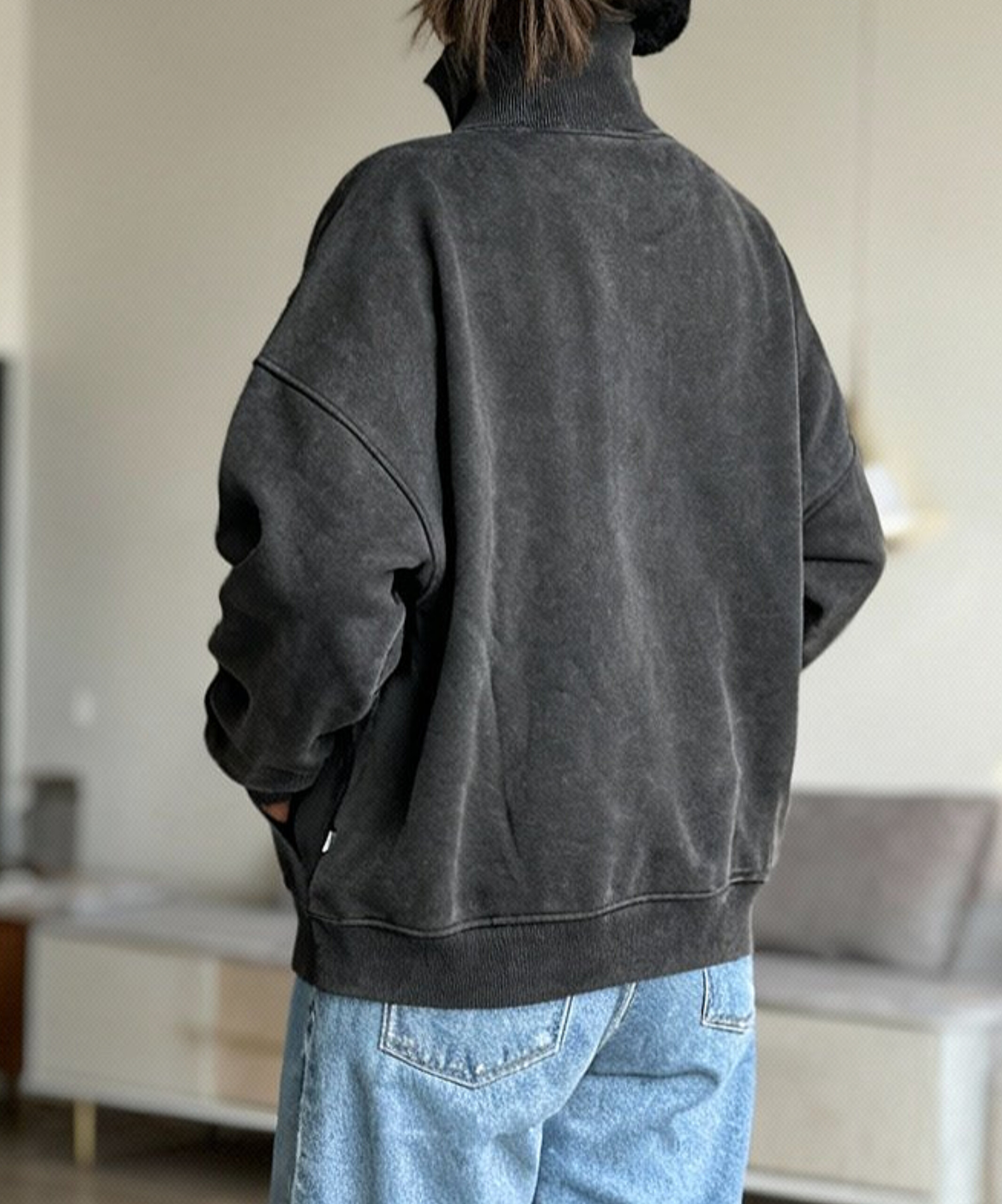 هودی سنگشور یقه کشباف زغالی - Image 4